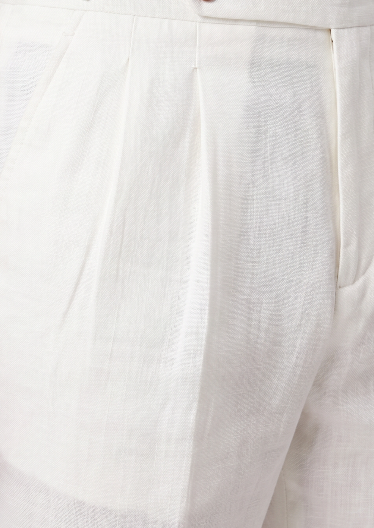 White Pleated Linen Seaside Shorts | Portovelli