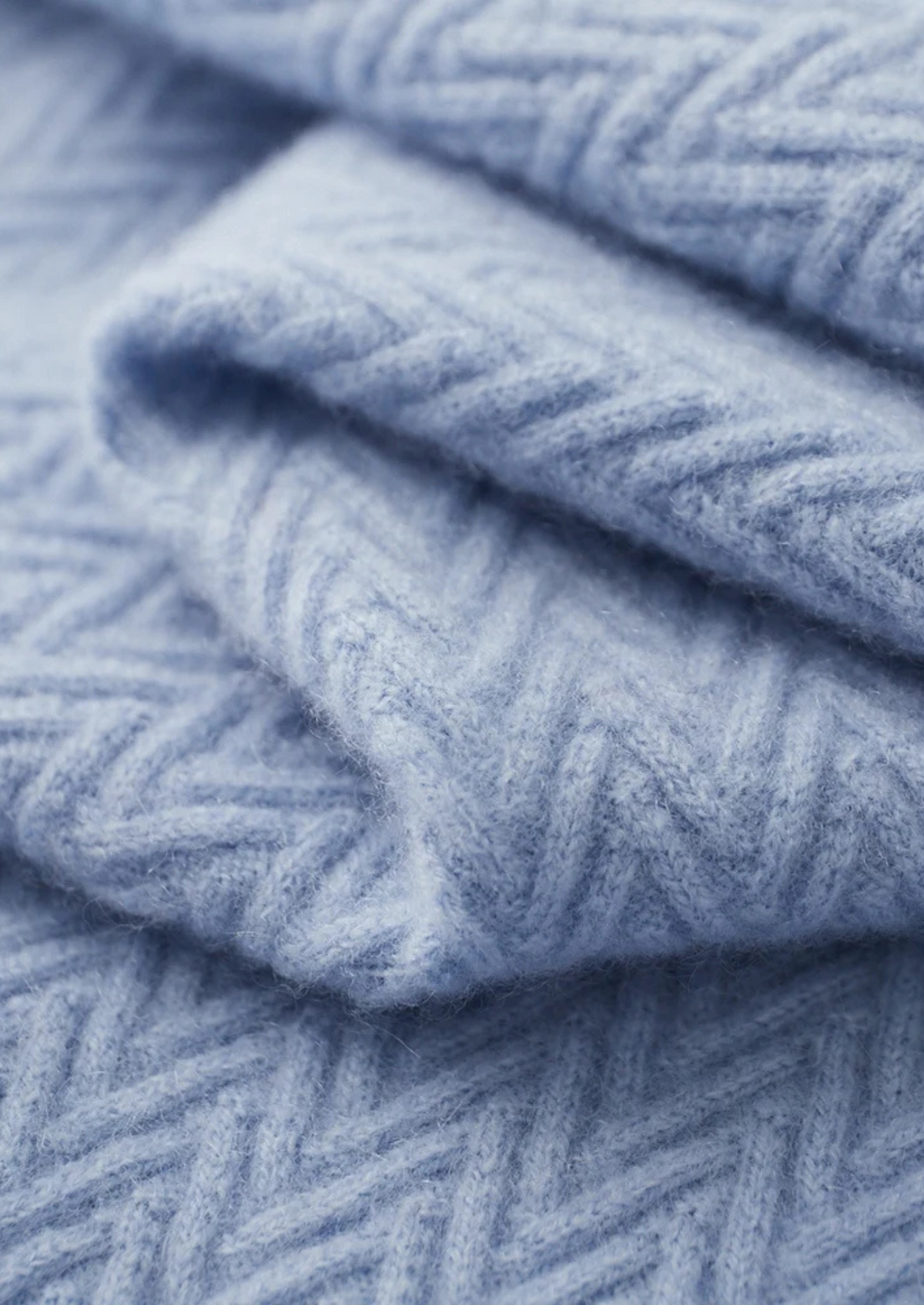 Premium Cashmere Zigzag Button Sweater | Portovelli