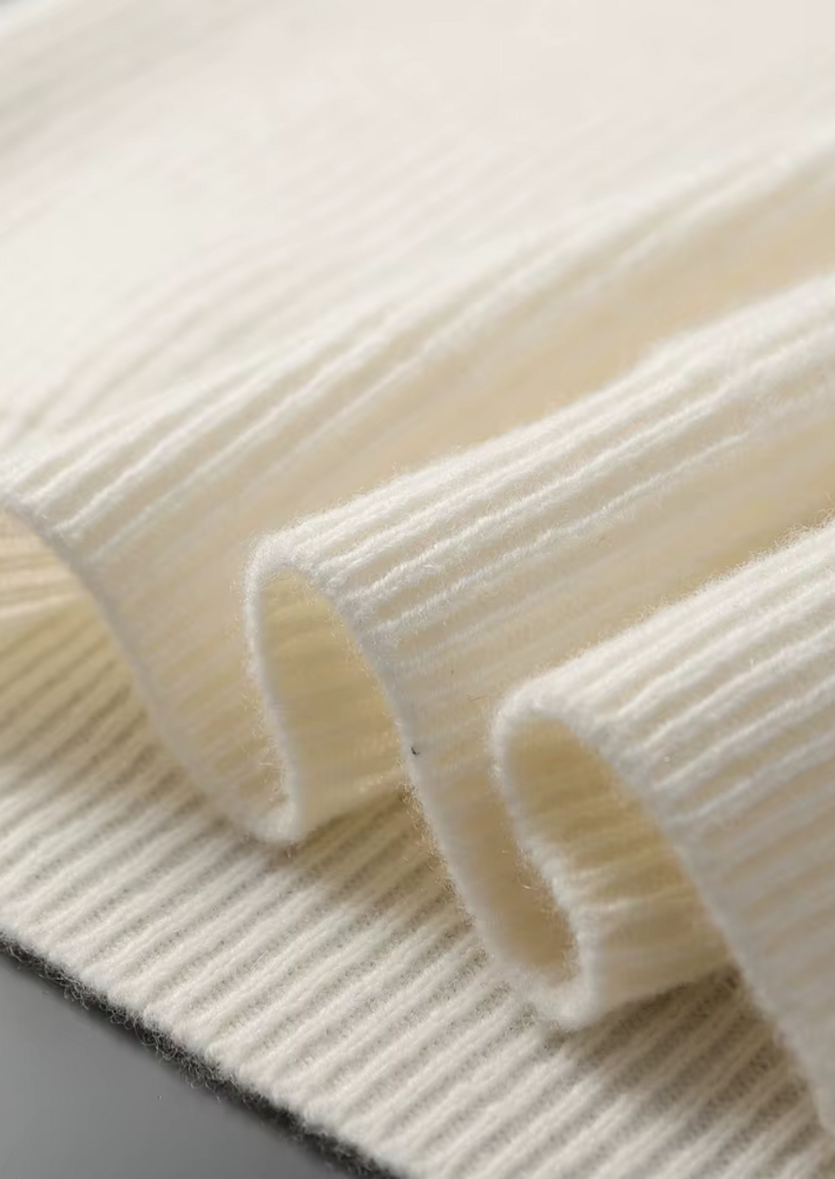 Premium Cashmere Ribbed V-Neck Sweater | Portovelli