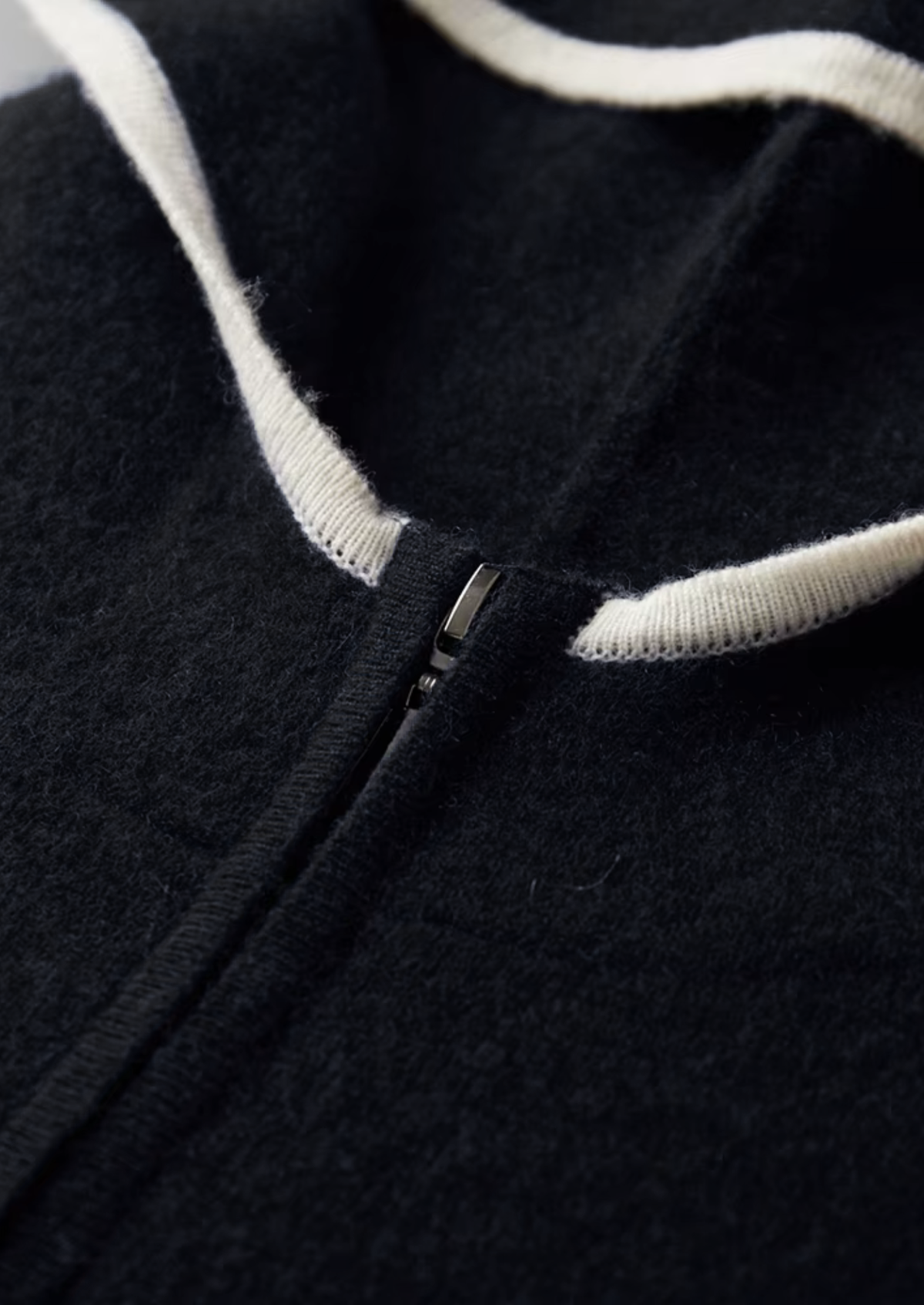 Pure Extra-Fine Merino Wool Black Damien Set | Portovelli