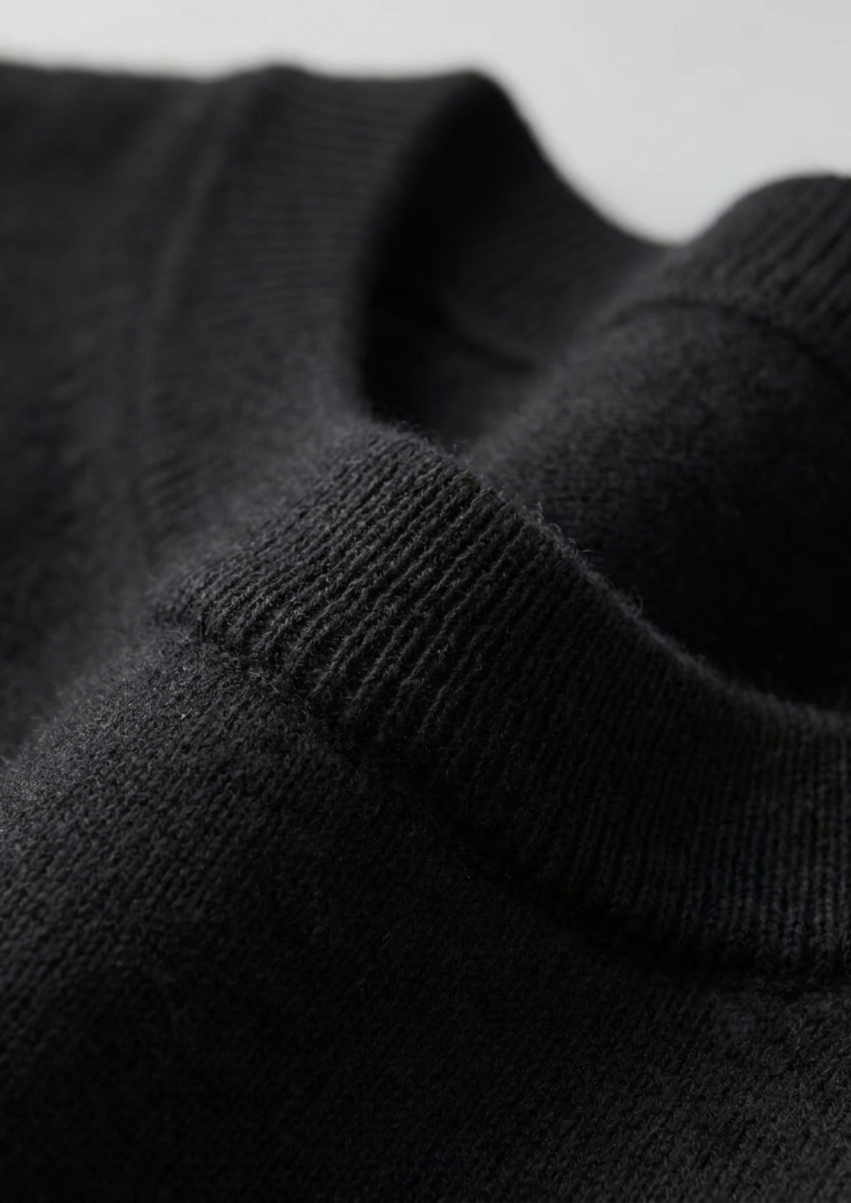 Premium Cashmere Classic Crewneck T-Shirt - Black | Portovelli