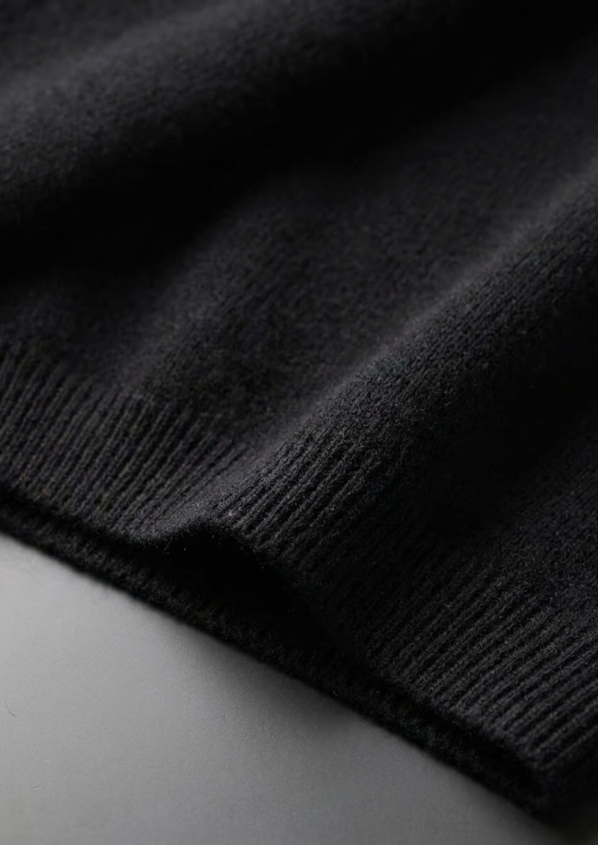 Premium Cashmere Classic Crewneck T-Shirt - Black | Portovelli