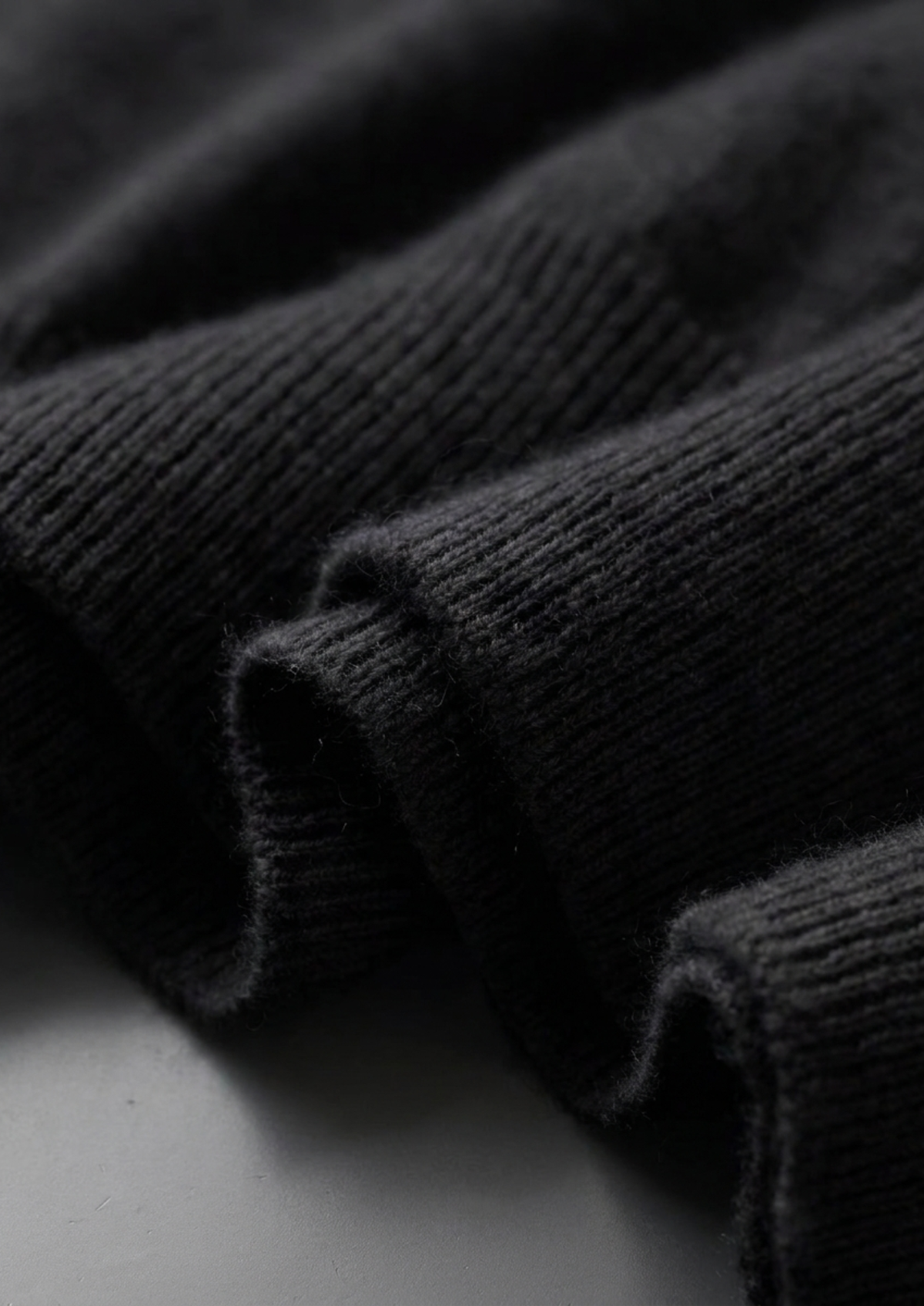 Premium Cashmere Classic Crewneck T-Shirt - Black | Portovelli