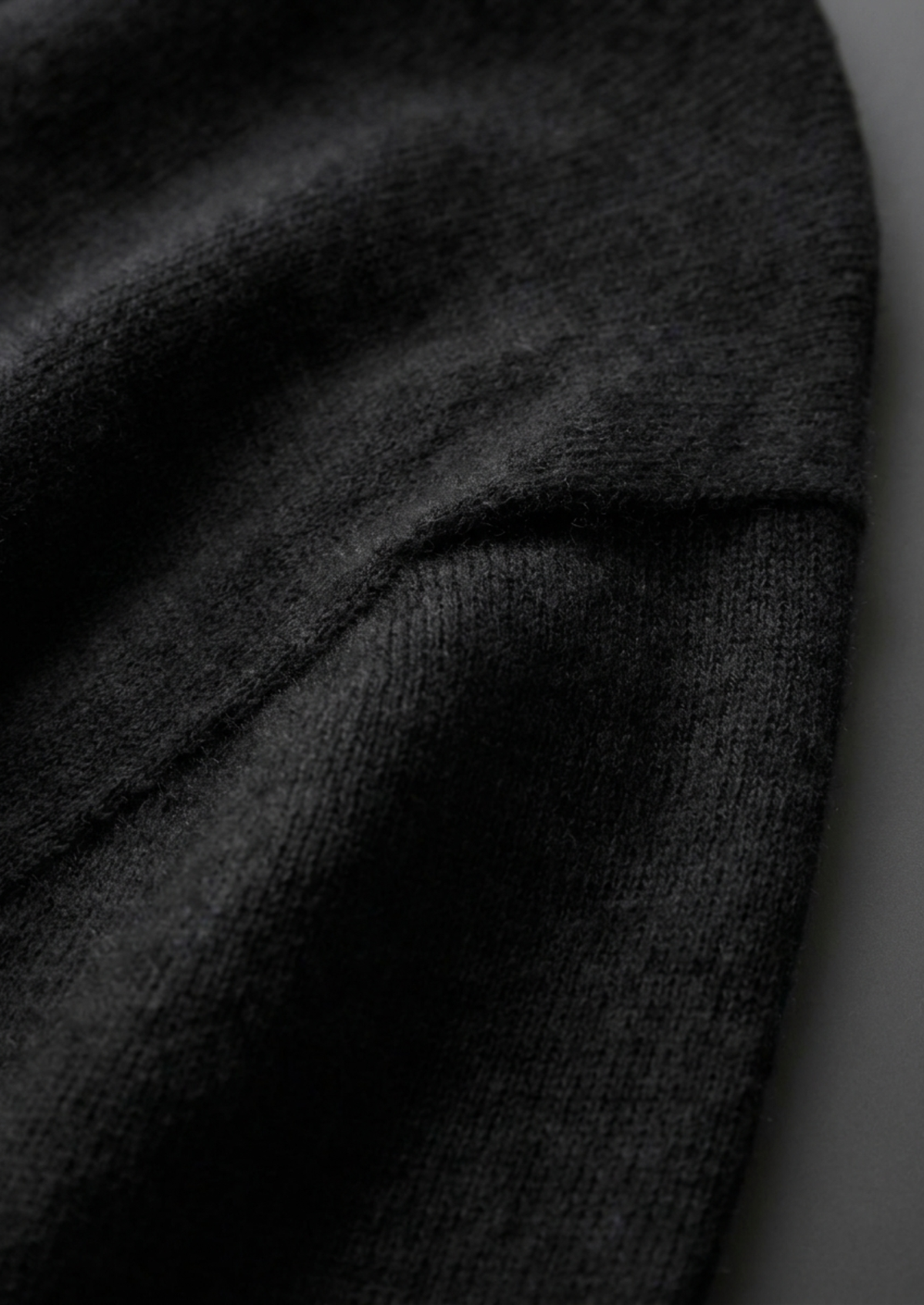 Premium Cashmere Classic Crewneck T-Shirt - Black | Portovelli